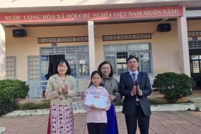 CHÀO CỜ ĐẦU TUẦN TUYÊN DƯƠNG CÁC EM HỌC SINH CÓ THÀNH TÍCH TRONG CÁC CUỘC THI TRÊN INTERNET.