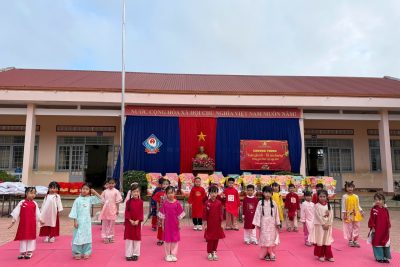 Liên đội trường TH Nguyễn Chí Thanh tổ chức Sinh hoạt dưới cờ với chủ đề: ” Xuân gắn kết- Tết yêu thương”